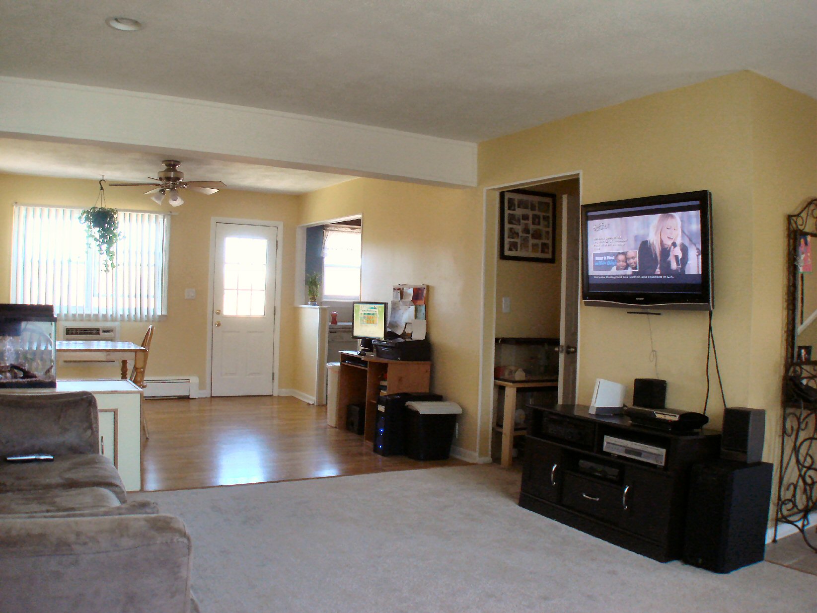 Mint Condition 2 story townhome style w/ full private back yard